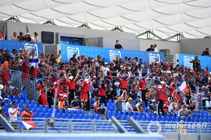 Un grupo de fans en el GP de Francia
