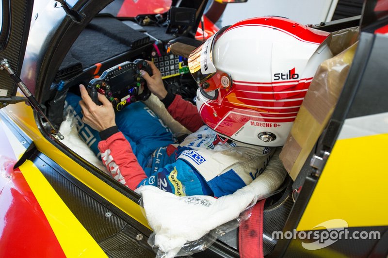 #20 High Class Racing Oreca 07 Gibson: Mathias Beche