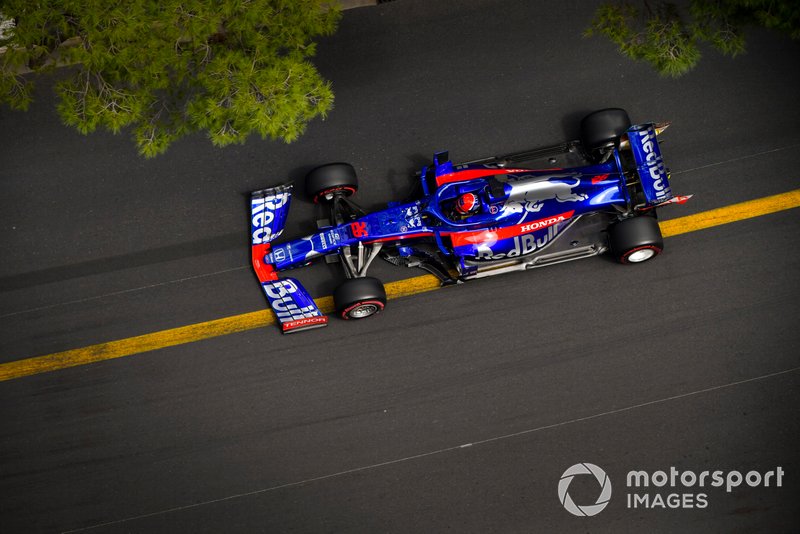7: Daniil Kvyat, Toro Rosso STR14, 1'11.271