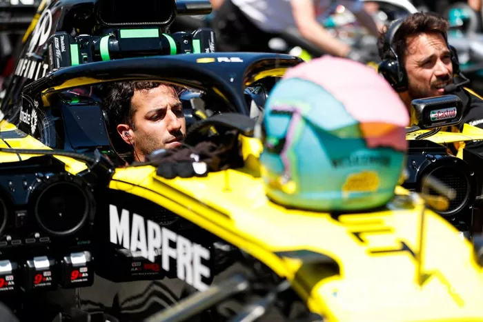 Daniel Ricciardo, Renault F1 Team, en la parrilla