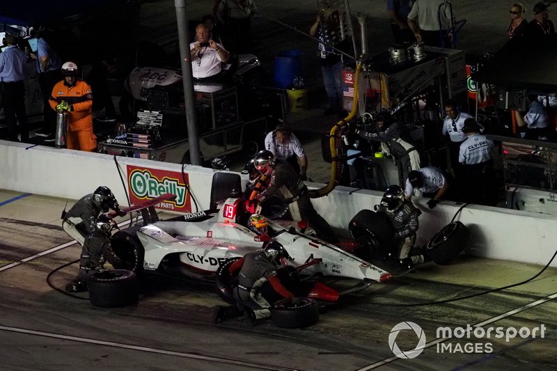 Santino Ferrucci, Dale Coyne Racing Honda, pit stop
