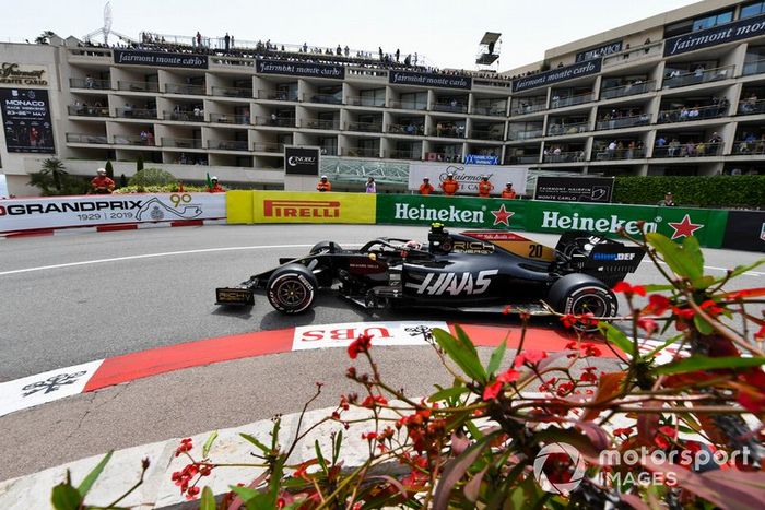 5: Kevin Magnussen, Haas F1 Team VF-19, 1'11.109