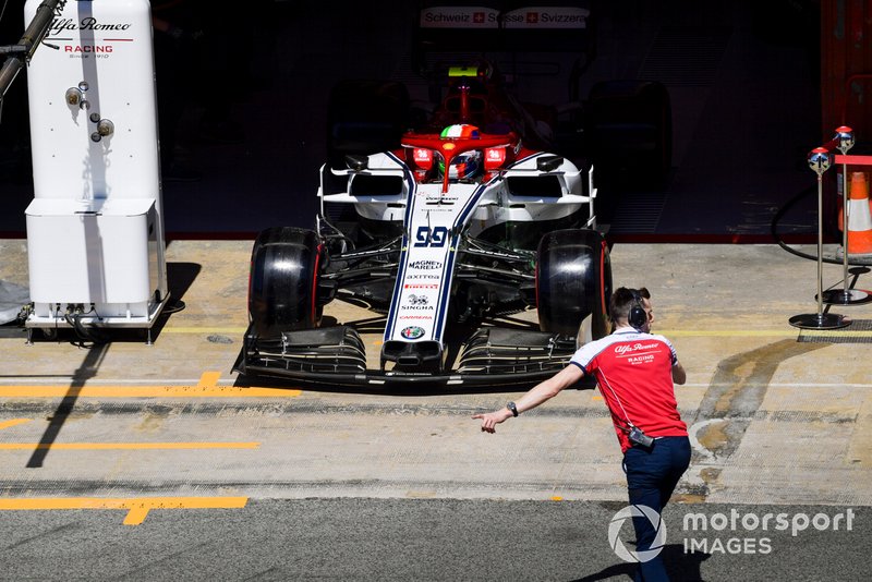 Antonio Giovinazzi, Alfa Romeo Racing C38, leaves the garage