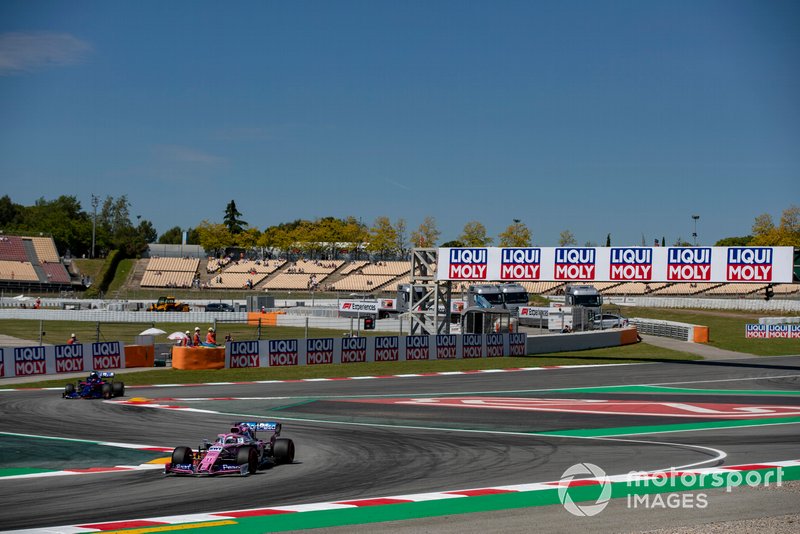 Sergio Perez, Racing Point RP19, leads Daniil Kvyat, Toro Rosso STR14
