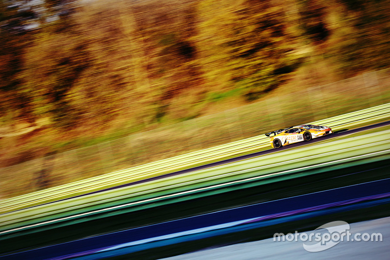 Lamborghini Huracan Super Trofeo Evo #211, Clazzio Racing: Kei Cozzolino, Afiq Yazid