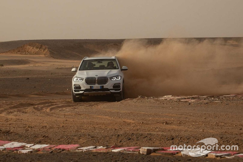 BMW X5, трасса «Монца» в Сахаре