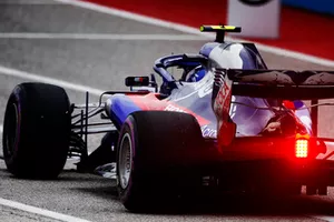 Pierre Gasly, Scuderia Toro Rosso STR13, quitte la voie des stands
