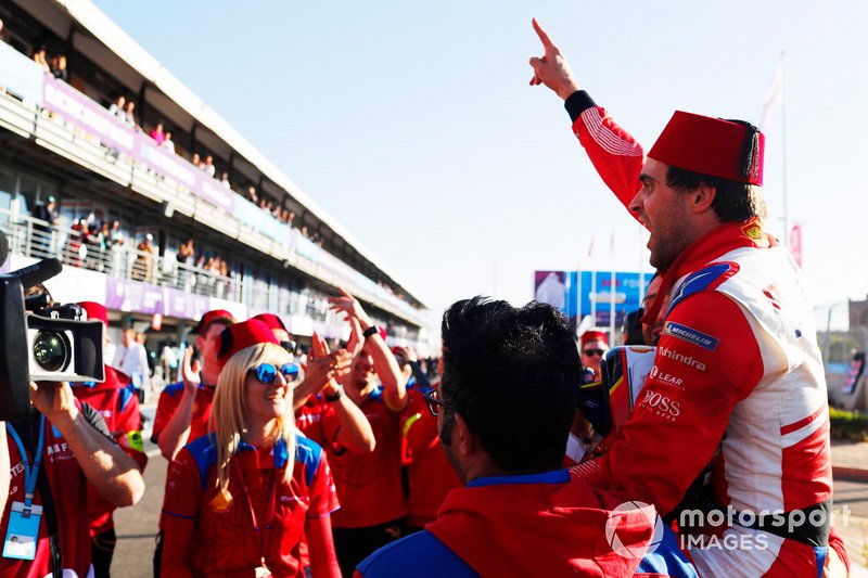 Jérôme d'Ambrosio, Mahindra Racing, celebrates with his team after winning the race