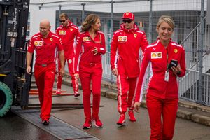 Kimi Raikkonen, Ferrari e Stefania Bocchi, addetta stampa, Ferrari