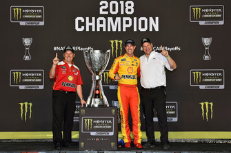 Joey Logano, Team Penske, Ford Fusion Shell Pennzoil celebrates his Championship