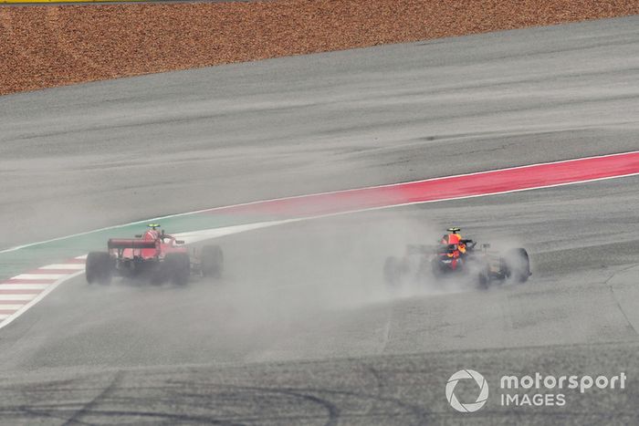 Kimi Raikkonen, Ferrari SF71H y Max Verstappen, Red Bull Racing RB14 