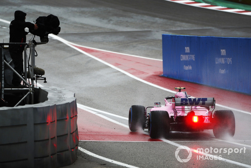 Esteban Ocon, Racing Point Force India VJM11, leaves the pits