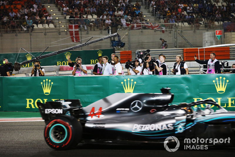 Will Smith y Lewis Hamilton, Mercedes AMG F1 W09 EQ Power+