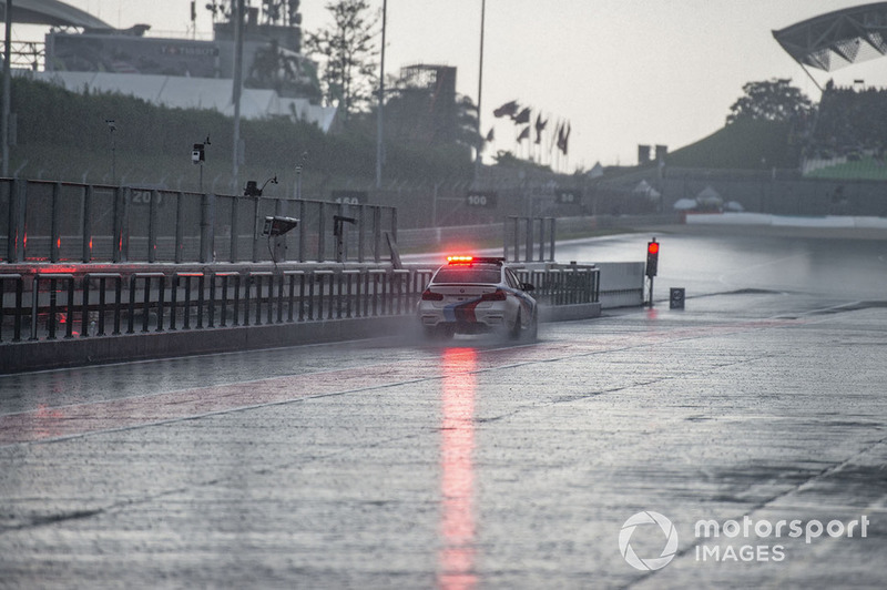 Safety car con lluvia