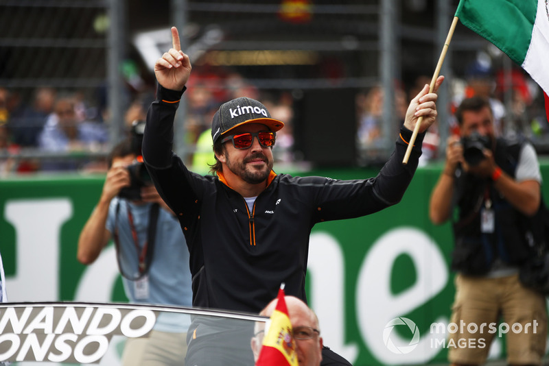 Fernando Alonso, McLaren en el desfile de pilotos