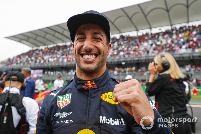 Ganador de la pole Daniel Ricciardo, Red Bull Racing, celebra