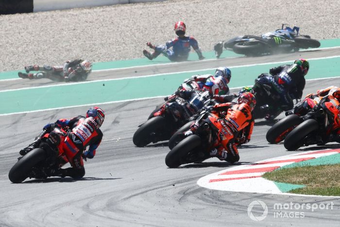 Michele Pirro, Equipo Ducati al fondo la caída de Takaaki Nakagami, Equipo LCR Honda 