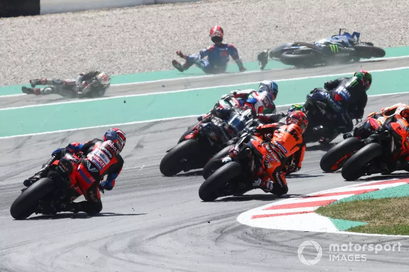 L'accident entre Takaaki Nakagami, Álex Rins et Pecco Bagnaia