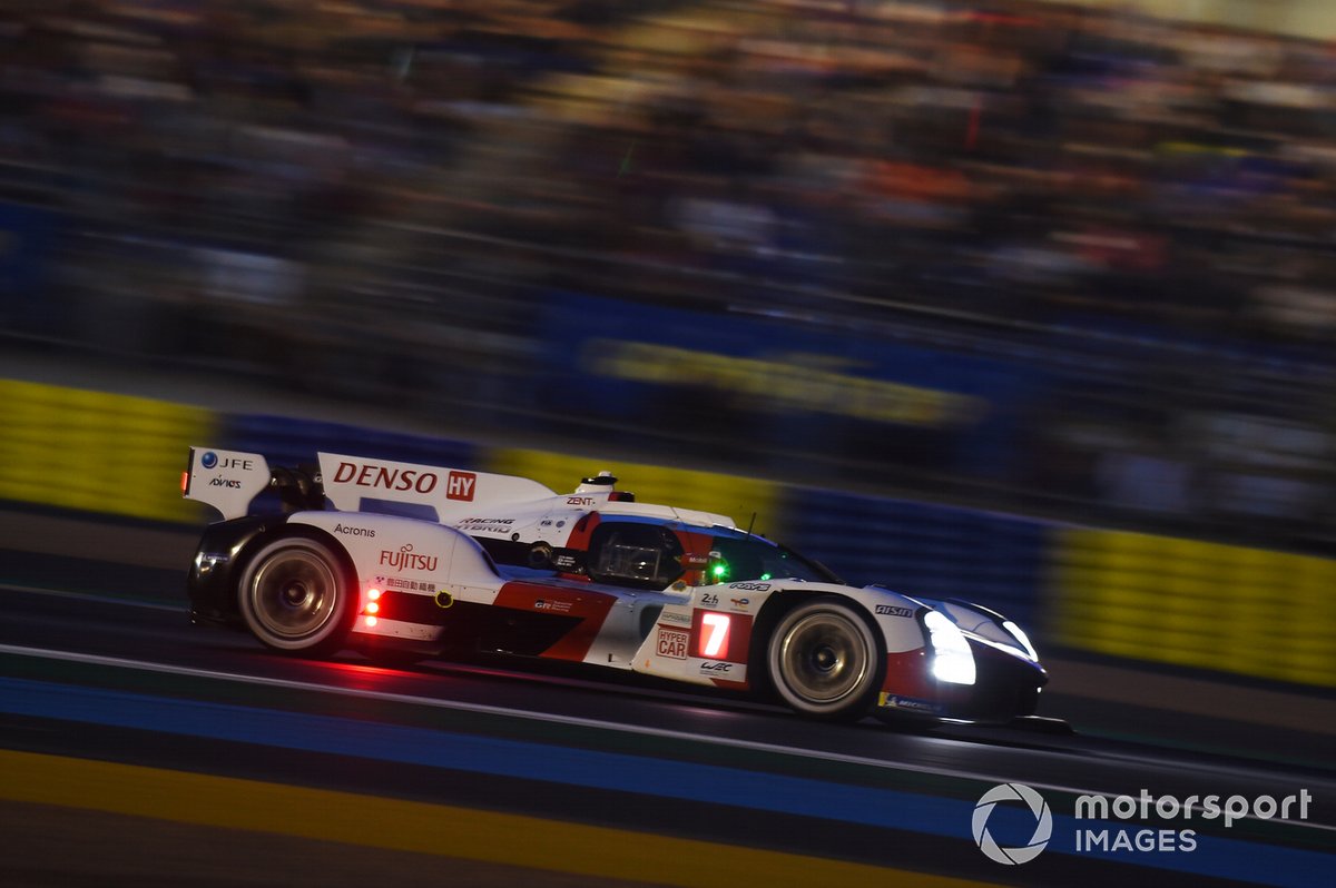 #7 Toyota Gazoo Racing Toyota GR010 Hybrid de Mike Conway, Kamui Kobayashi, Jose Maria Lopez