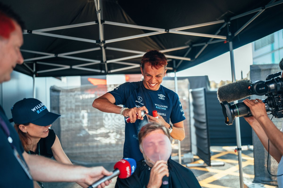 Alex Albon, Williams Racing, Jost Capito, director del equipo Williams se pinta el pelo de rojo