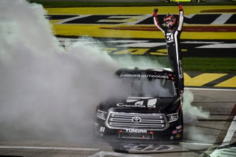 Race winner Kyle Busch, Kyle Busch Motorsports, Toyota Tundra Cessna