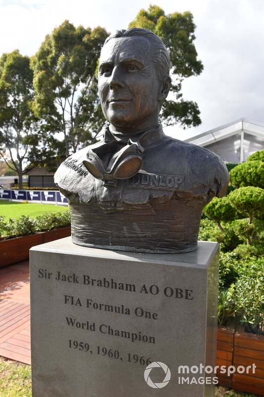 Sir Jack Brabham heykeli