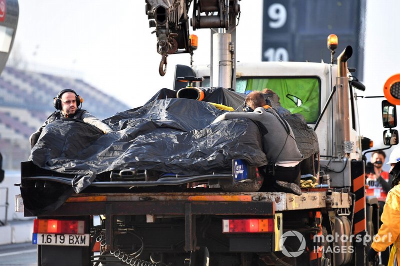 El monoplaza de Lando Norris, McLaren MCL34 es llevado hasta los boxes