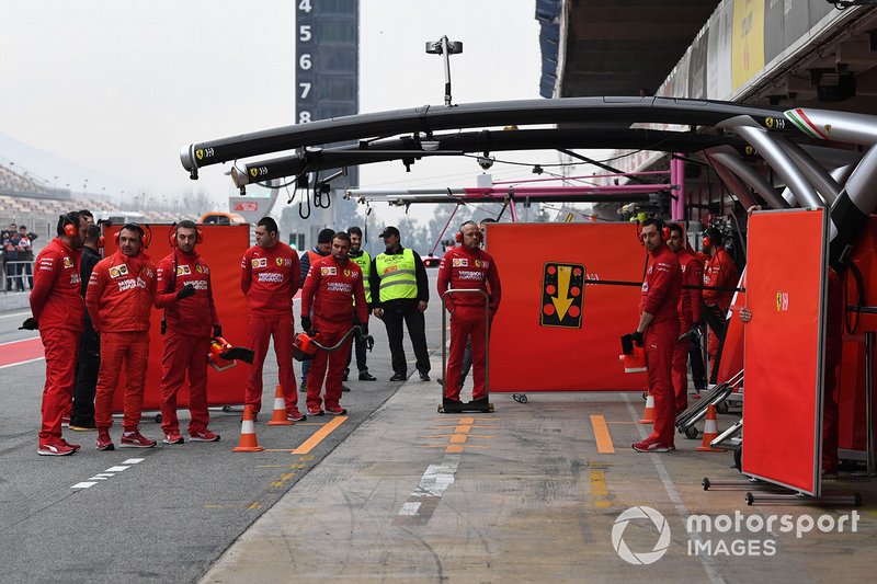 Ferrari mechanics and screens