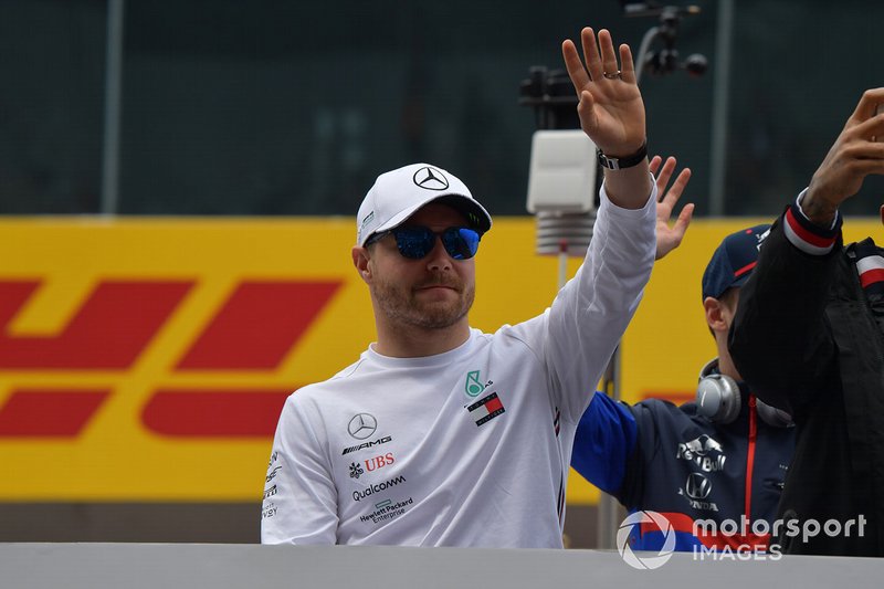 Valtteri Bottas, Mercedes AMG F1, waves to the fans