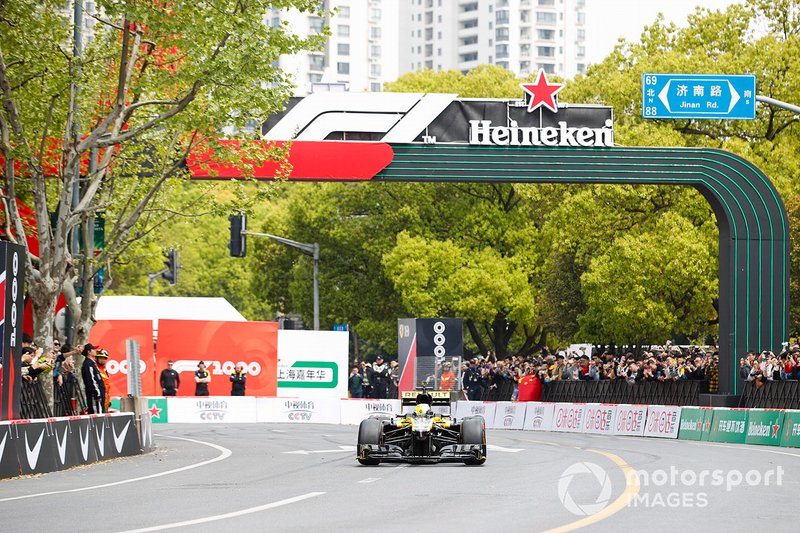 Demonstration with Guanyu Zhou, Renault F1 Team