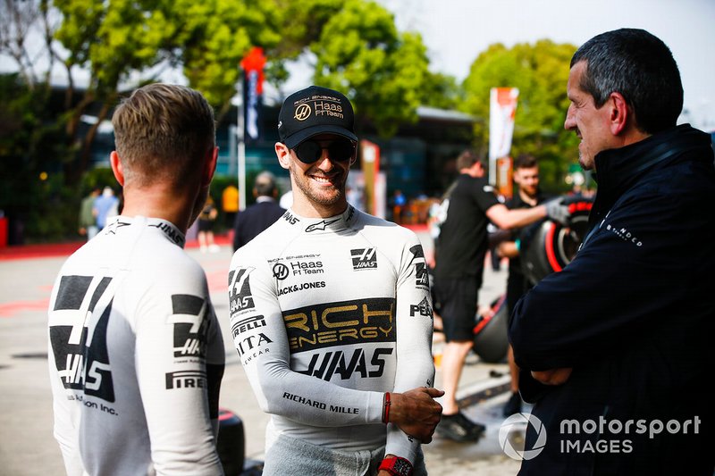 Kevin Magnussen, Haas F1, Romain Grosjean, Haas F1, and Guenther Steiner, Team Principal, Haas F1