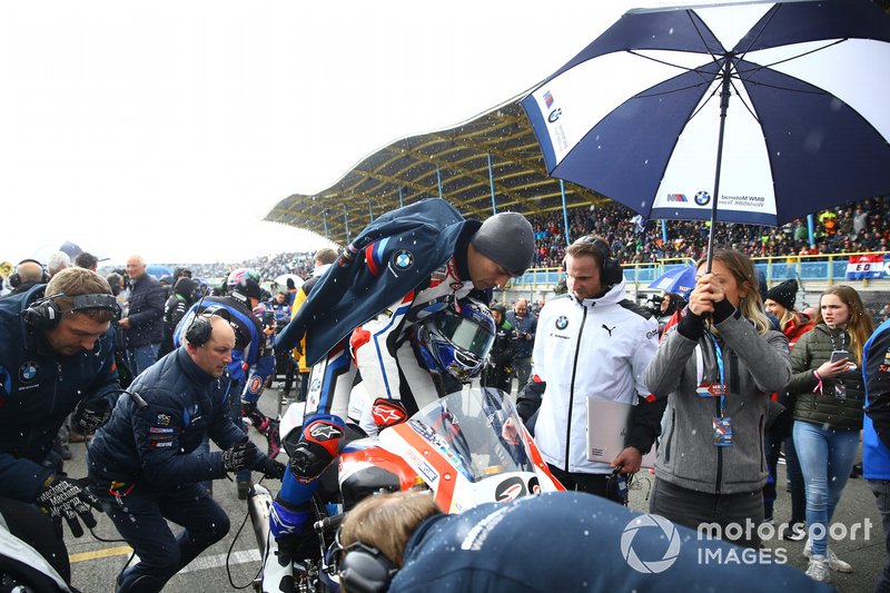 Markus Reiterberger, BMW Motorrad WorldSBK Team lascia la griglia di partenza