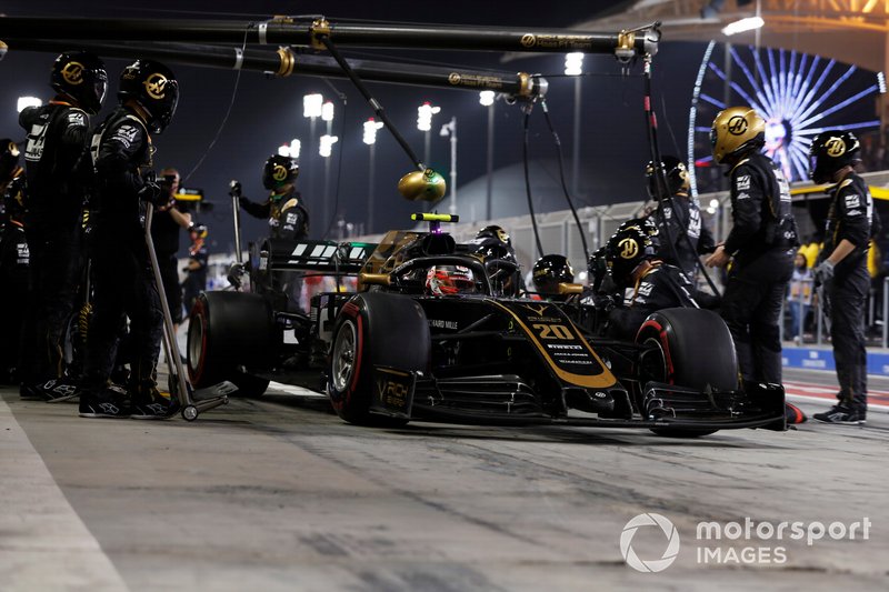 Kevin Magnussen, Haas F1 Team VF-19, leaves his pit box after a stop