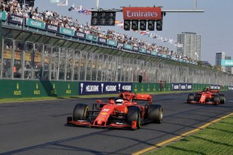 Sebastian Vettel, Ferrari SF90, devant Charles Leclerc, Ferrari SF90