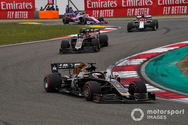 Romain Grosjean, Haas F1 Team VF-19, Kevin Magnussen, Haas F1 Team VF-19