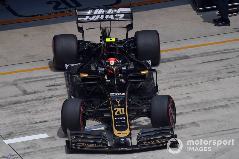 Kevin Magnussen, Haas F1 Team VF-19, leaves the garage