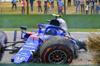 Alexander Albon, Toro Rosso STR14 crash