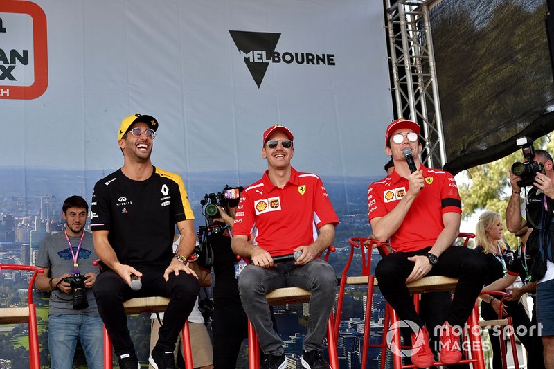 Daniel Ricciardo, Renault, Sebastian Vettel, Ferrari, e Charles Leclerc, Ferrari, sul palco