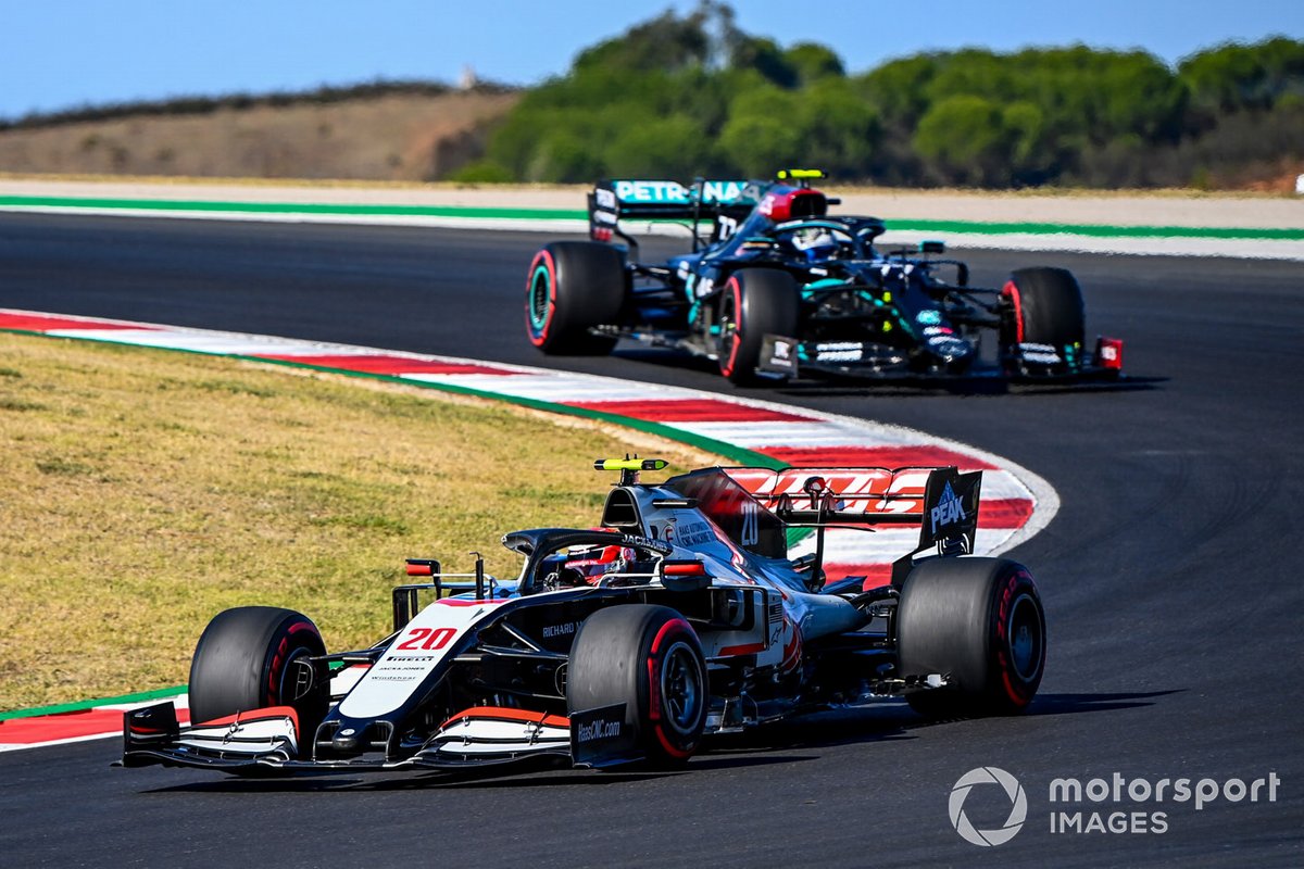 Kevin Magnussen, Haas VF-20, Valtteri Bottas, Mercedes F1 W11