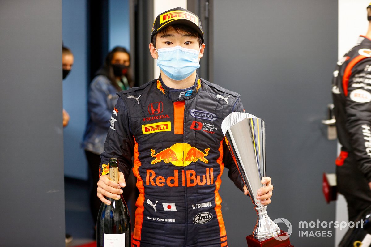 Yuki Tsunoda, Carlin, primo posto