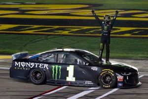 Race winner Kurt Busch, Chip Ganassi Racing, Chevrolet Camaro