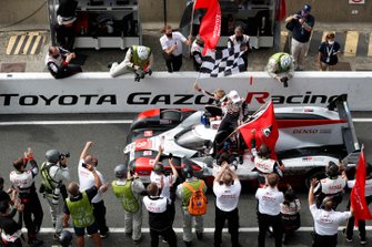 Race winner #8 Toyota Gazoo Racing Toyota TS050: Sébastien Buemi, Kazuki Nakajima, Brendon Hartley