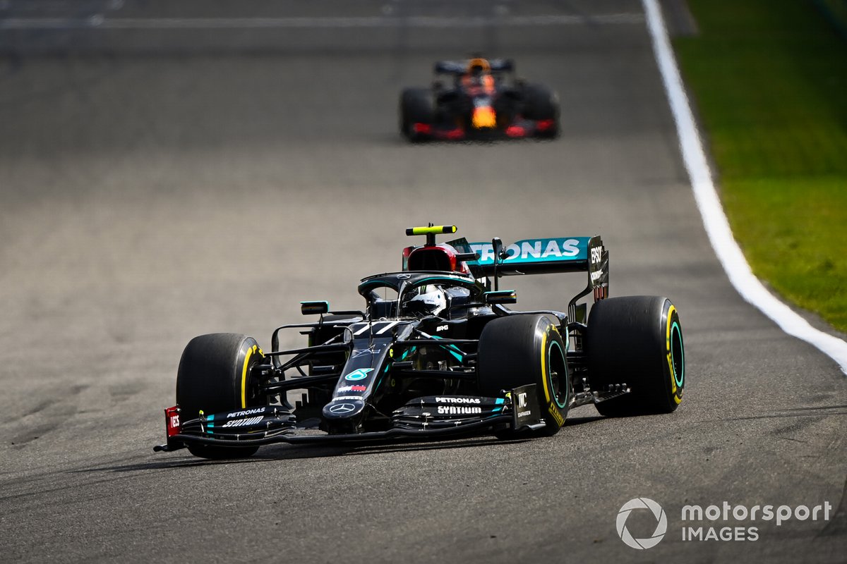 Valtteri Bottas, Mercedes F1 W11, Max Verstappen, Red Bull Racing RB16