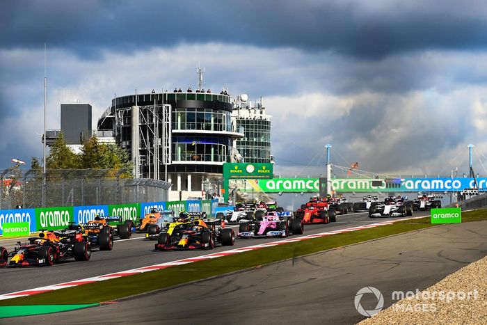 Max Verstappen, Red Bull Racing RB16, Alex Albon, Red Bull Racing RB16, Daniel Ricciardo, Renault F1 Team R.S.20