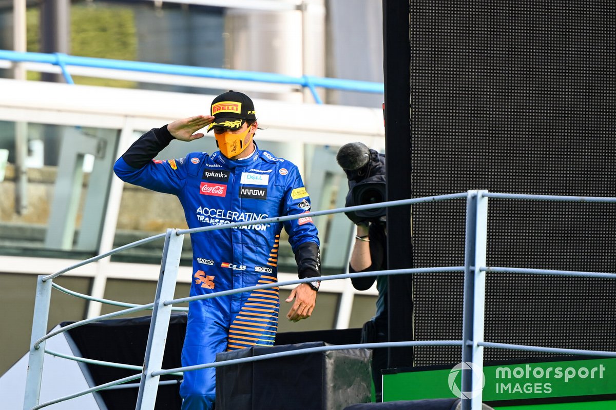 Podio: segundo lugar Carlos Sainz Jr., McLaren