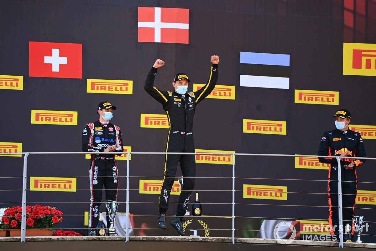 Il vincitore Christian Lundgaard, ART Grand Prix festeggia sul podio con Louis Deletraz, Charouz Racing System e Juri Vips, Dams