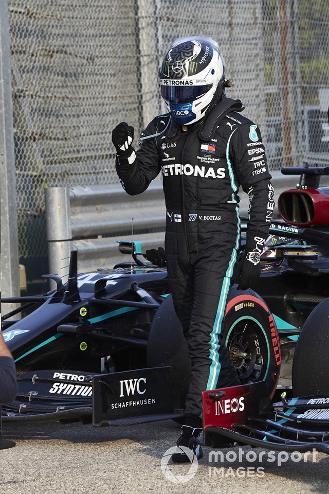 Valtteri Bottas, Mercedes-AMG F1, festeggia nel parco chiuso