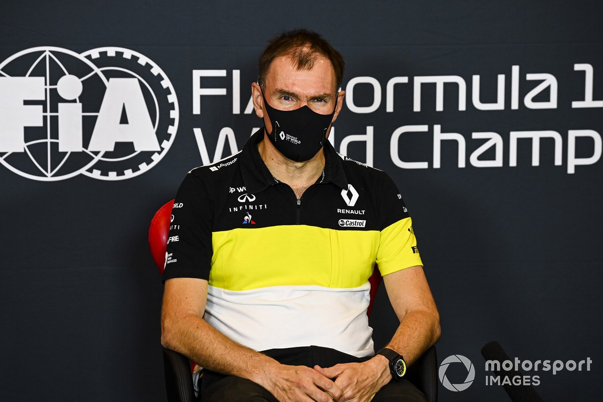 Alan Permane, Director Deportivo del Renault Sport F1 Team, en la conferencia de prensa