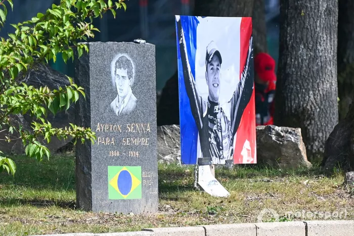 Un homenaje a Anthoine Hubert, junto con una placa en memoria de Ayrton Senna
