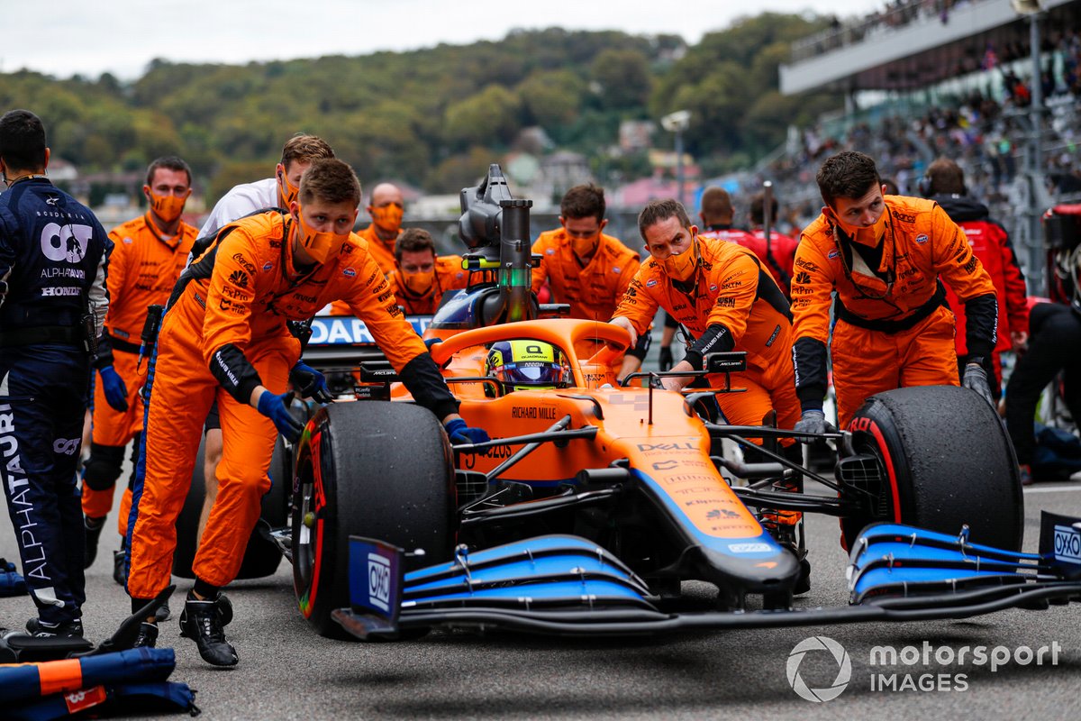 Lando Norris, McLaren MCL35M, arriva sulla griglia